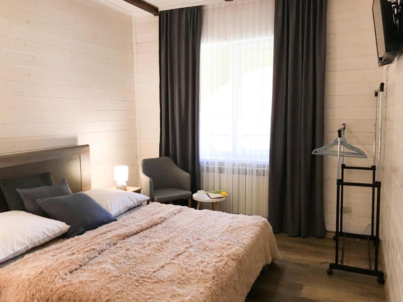 Hotel Чотири Сезони Izki Zewnętrze zdjęcie